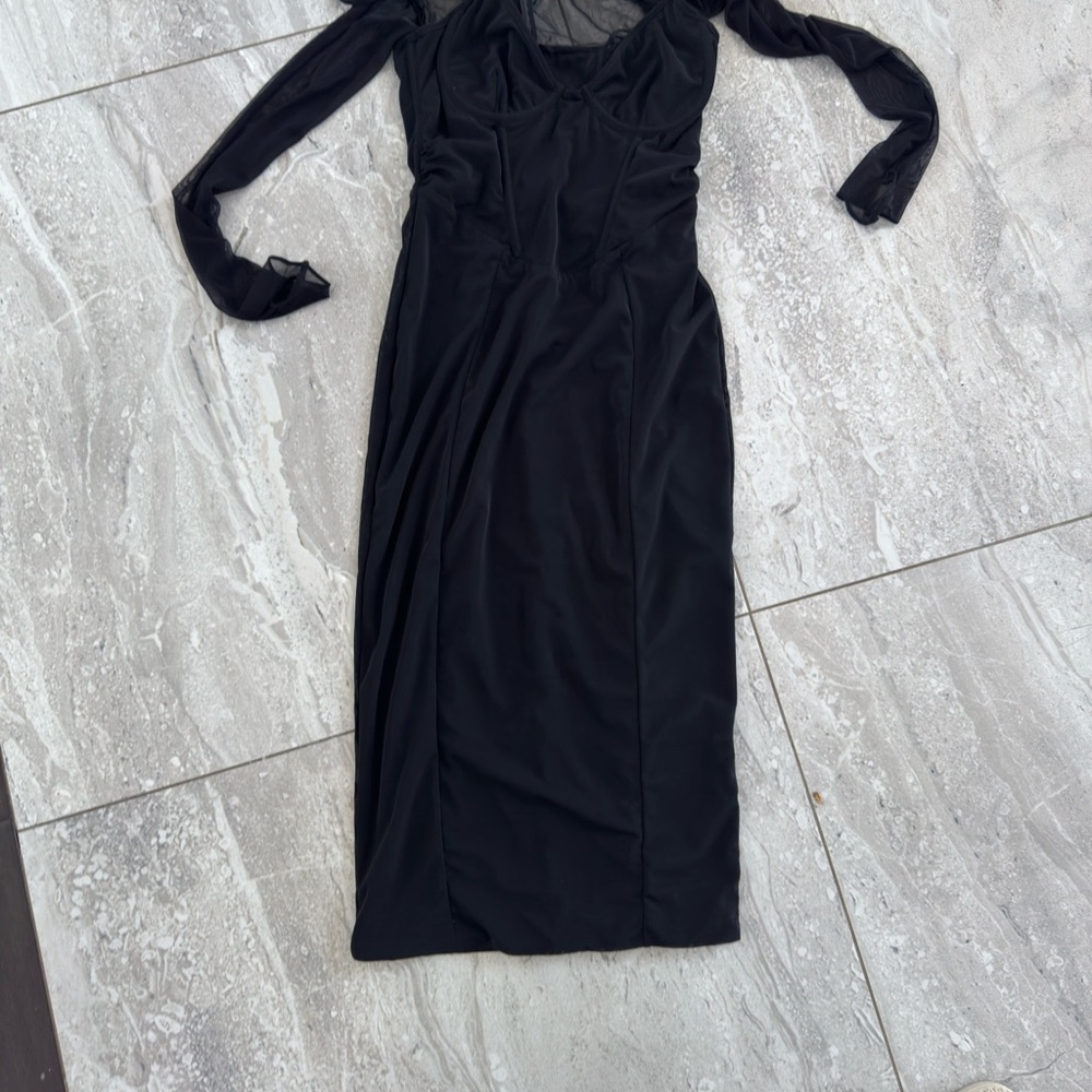 Elegant Black Sheer Sleeve Dress - Picture 2 of 4